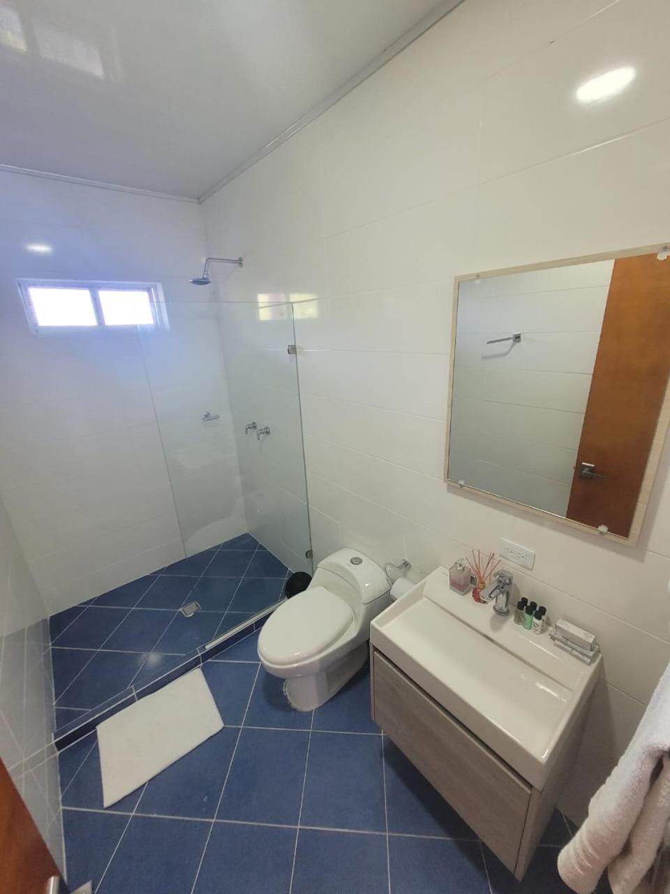 321 Surprise House And Glamping *